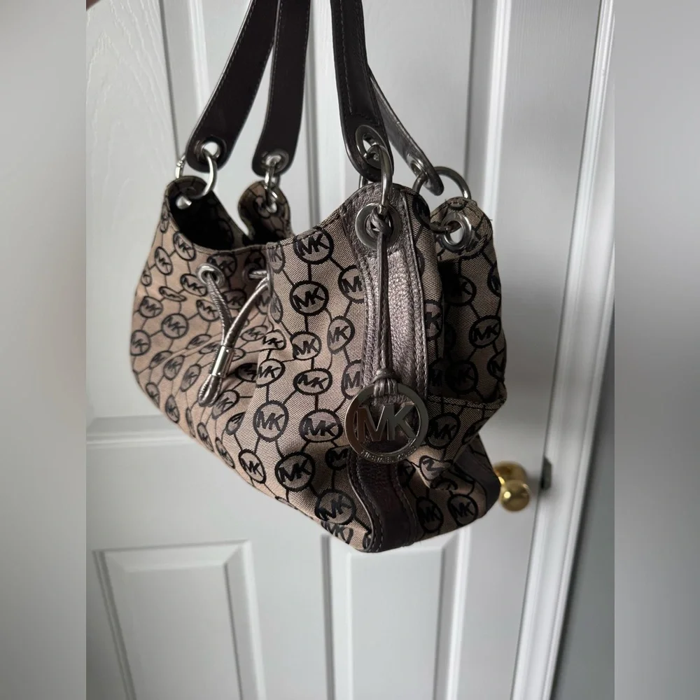 Michael Kors monogrammed shoulder hobo bag - Picture 3 of 12